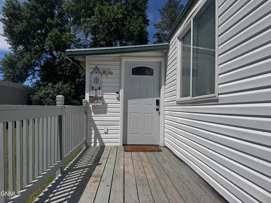 1404 Virginia Avenue, Bismarck, ND 58504 - #2