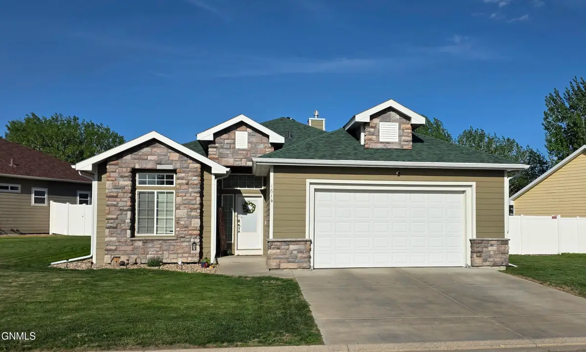 1614 Creekside Drive W, Williston, ND 58801 - #1