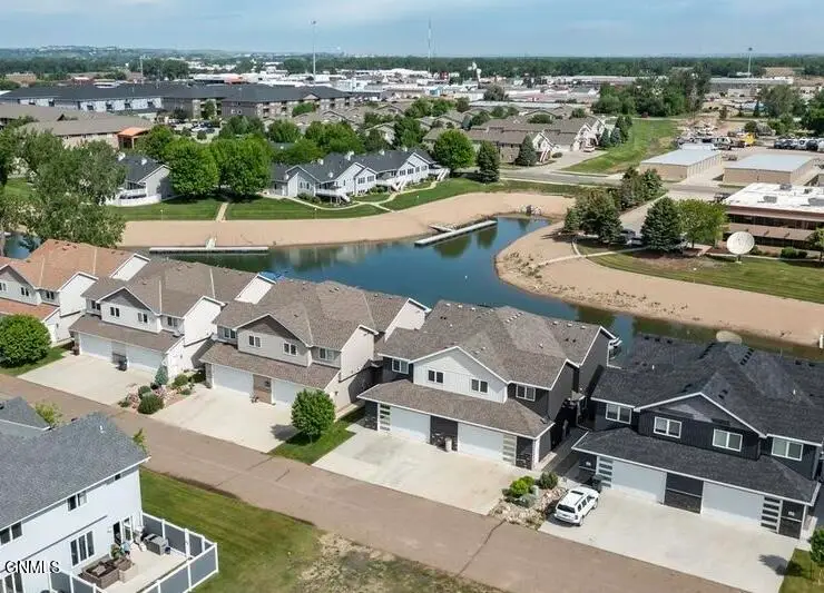 2435 Water Park Loop Se, Mandan, ND 58554 - #1