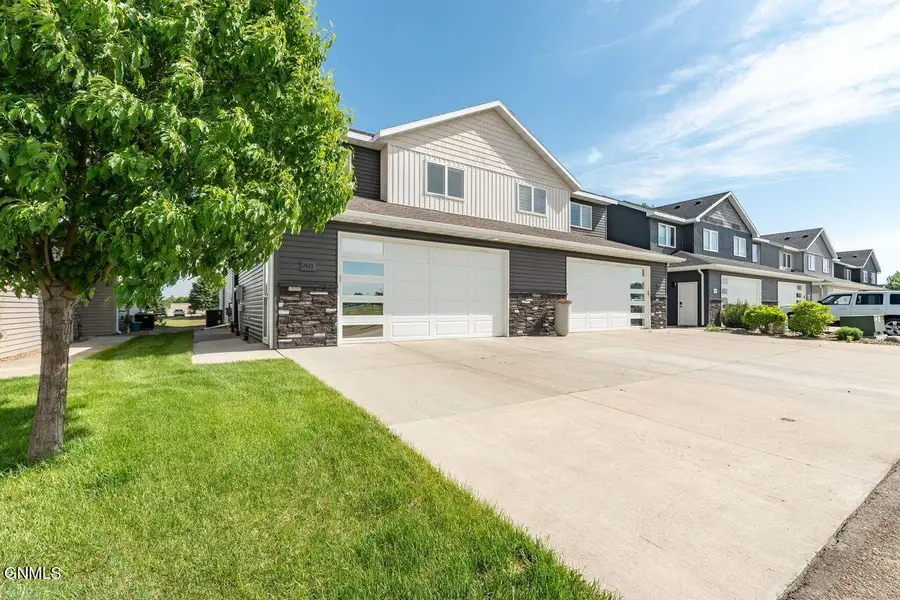 2435 Water Park Loop Se, Mandan, ND 58554 - #2