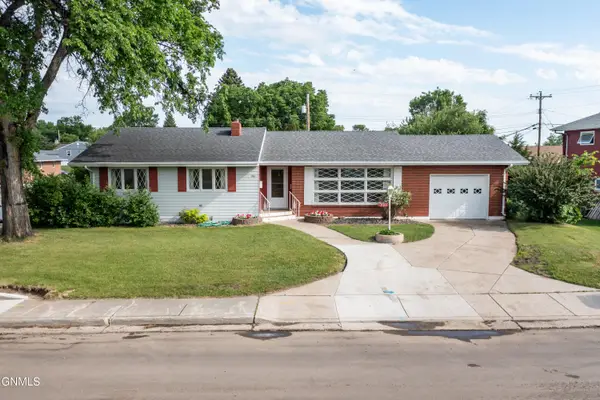 901 15th Street Nw, Mandan, ND 58554