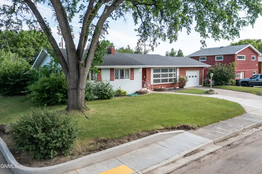 901 15th Street Nw, Mandan, ND 58554 - #3