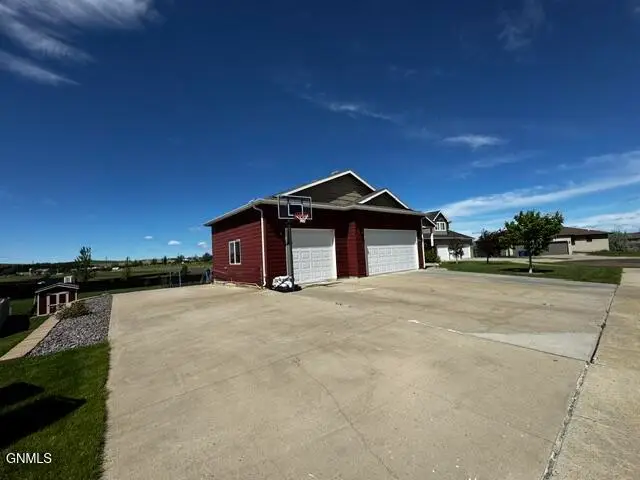 2833 Bullinger Drive, Dickinson, ND 58601 - #2