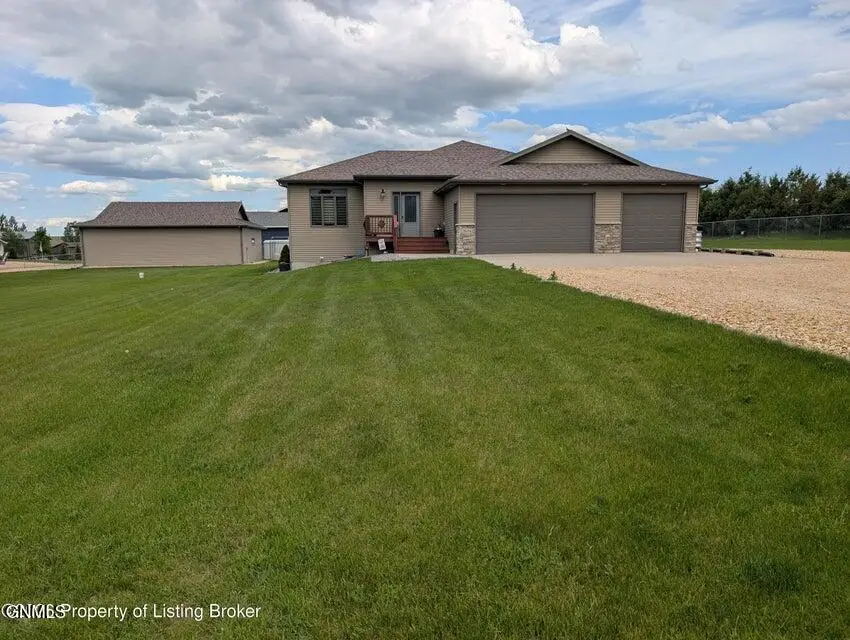 3688 115l Avenue Sw, Dickinson, ND 58601 - #1