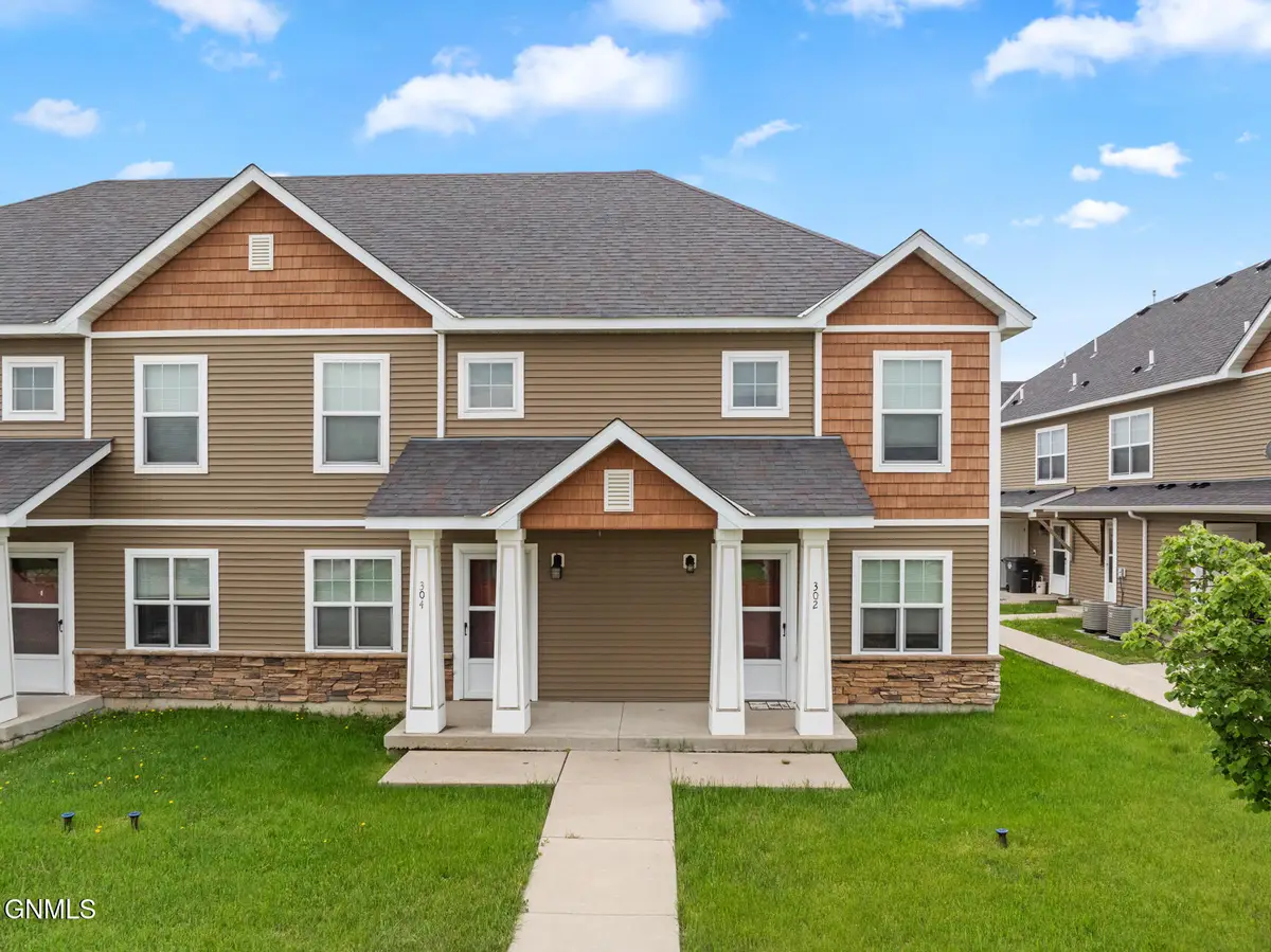 302 10th Avenue Se, Stanley, ND 58784 - #1
