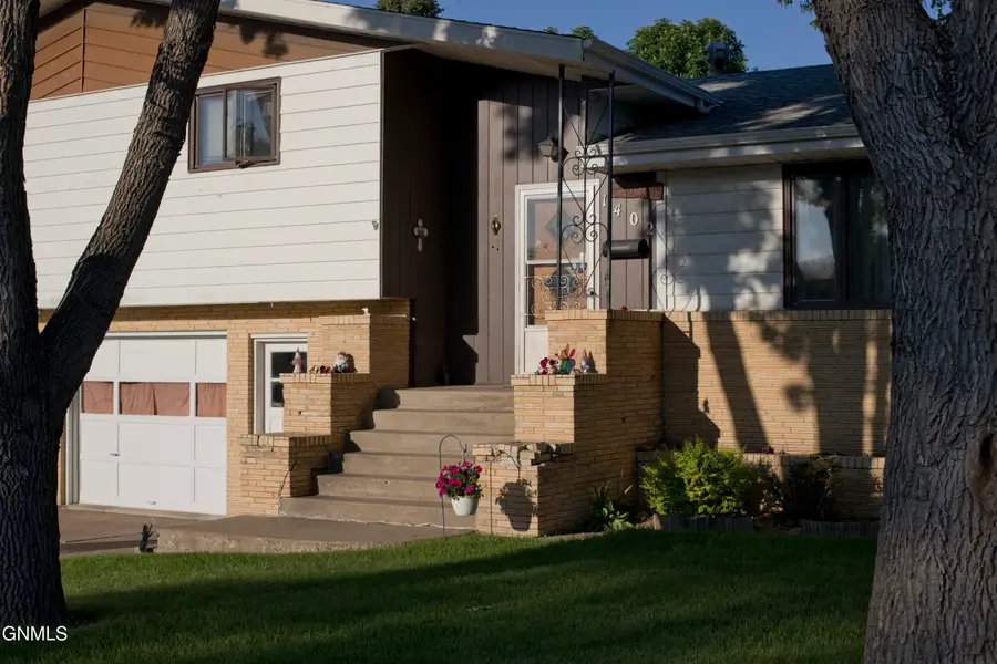 1402 Central Drive Nw, Mandan, ND 58554 - #2