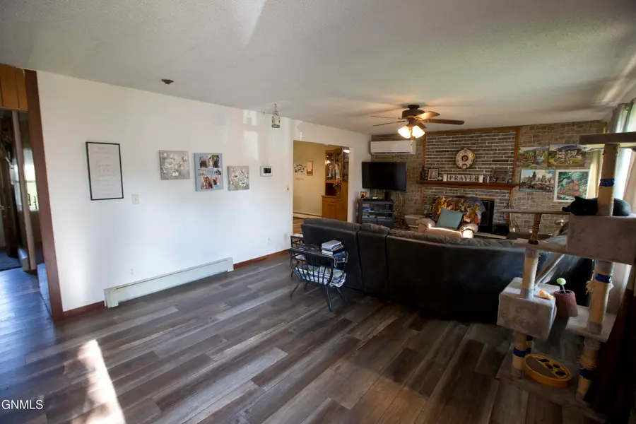 1402 Central Drive Nw, Mandan, ND 58554 - #3