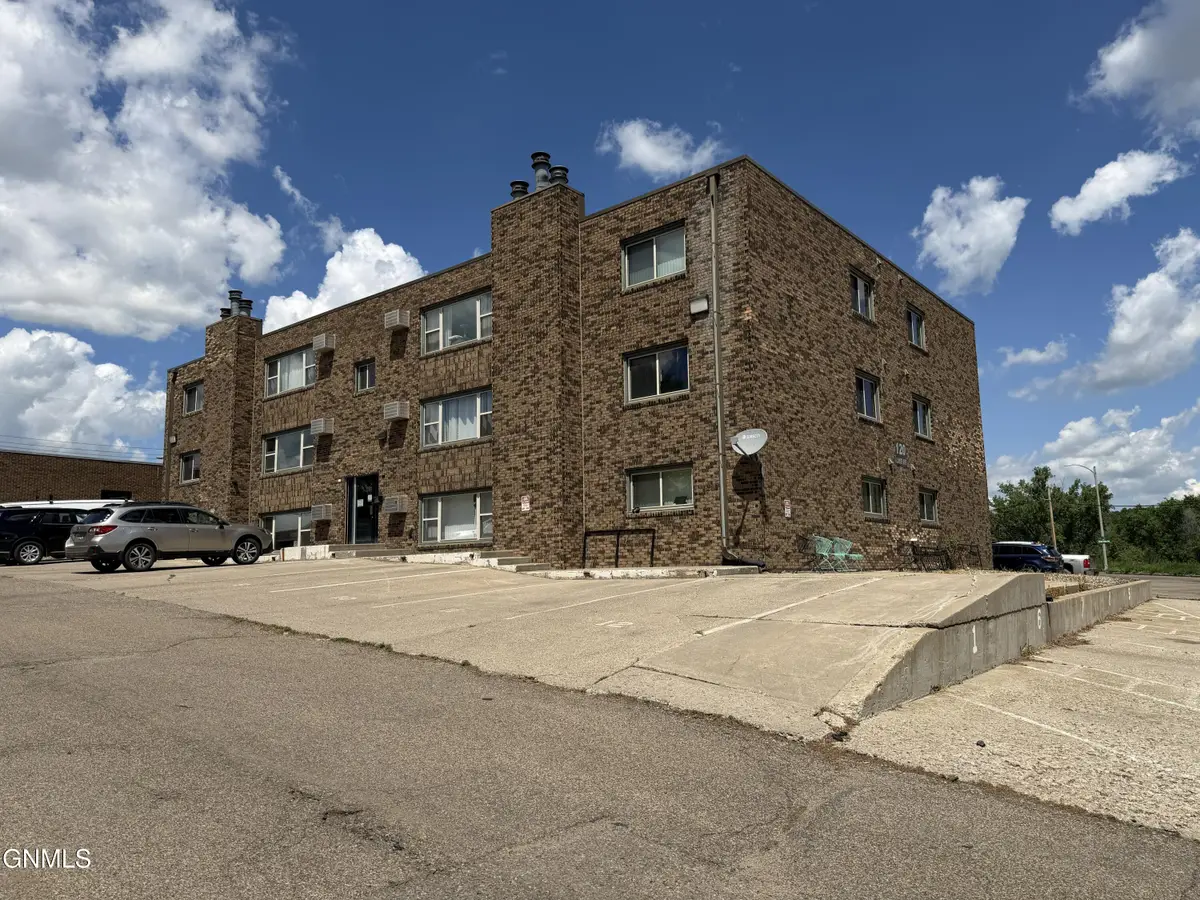 120 Lake Avenue #4, Bismarck, ND 58504 - #1