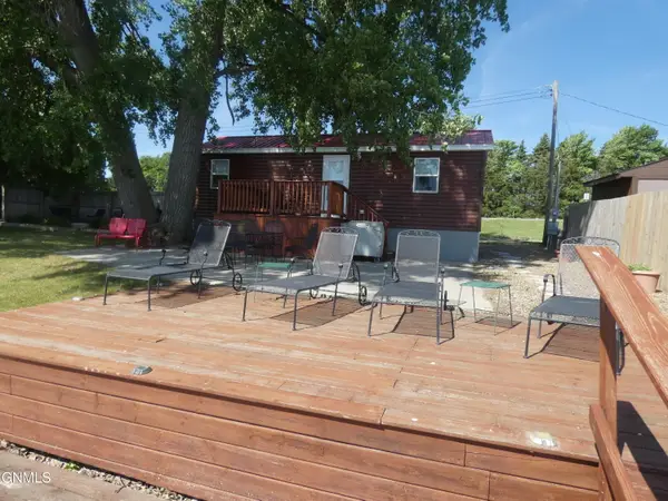 592- 594 Lakeview Lane W, Dawson, ND 58428