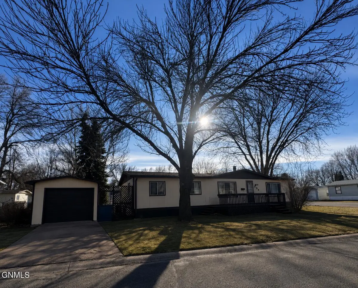 435 Piccadilly Circle, Bismarck, ND 58504 - #1