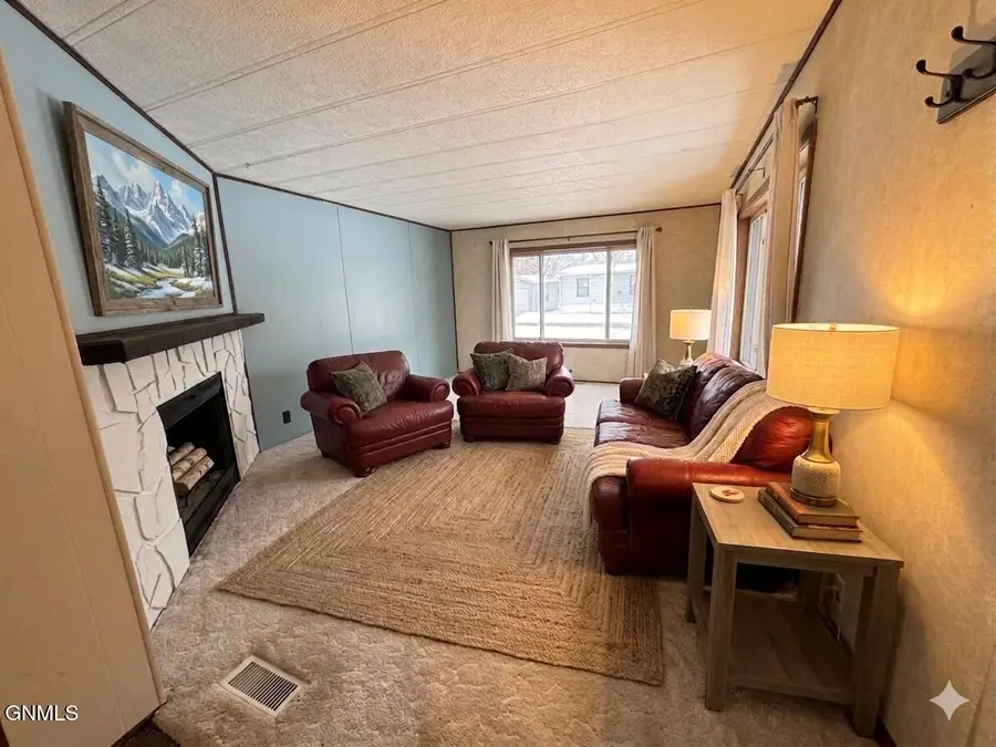 435 Piccadilly Circle, Bismarck, ND 58504 - #2