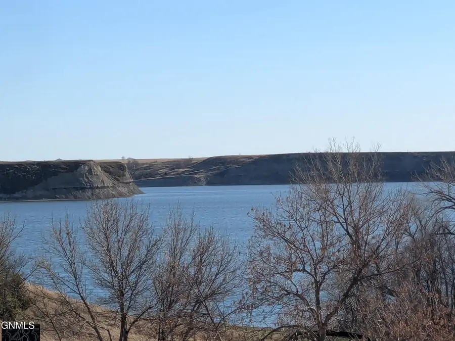 5483 Summer Avenue, Glen Ullin, ND 58631 - #2