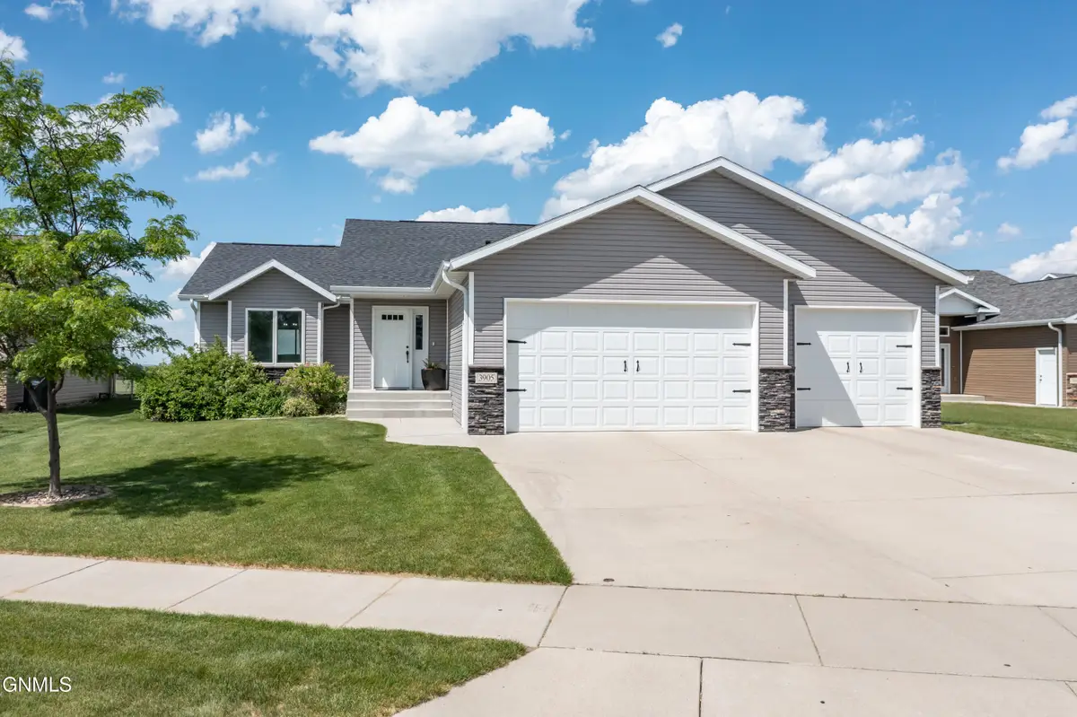 3905 Trident Court Nw, Mandan, ND 58554 - #1