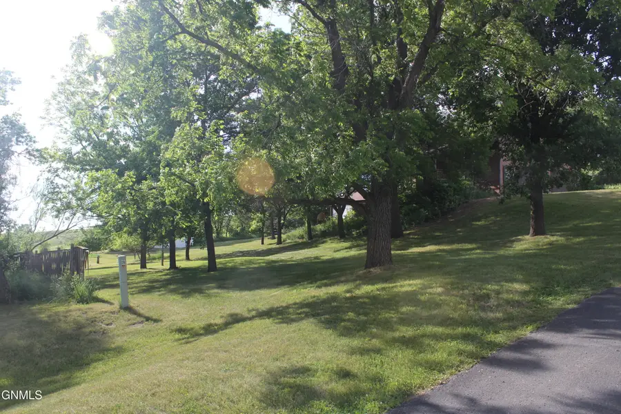 8771 37th Street Se #7, Jamestown, ND 58401 - #3