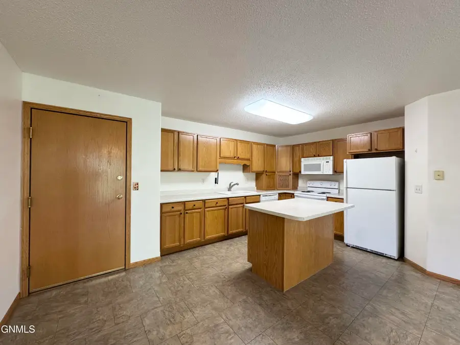 131 3rd Avenue Se #307, Mandan, ND 58554 - #2