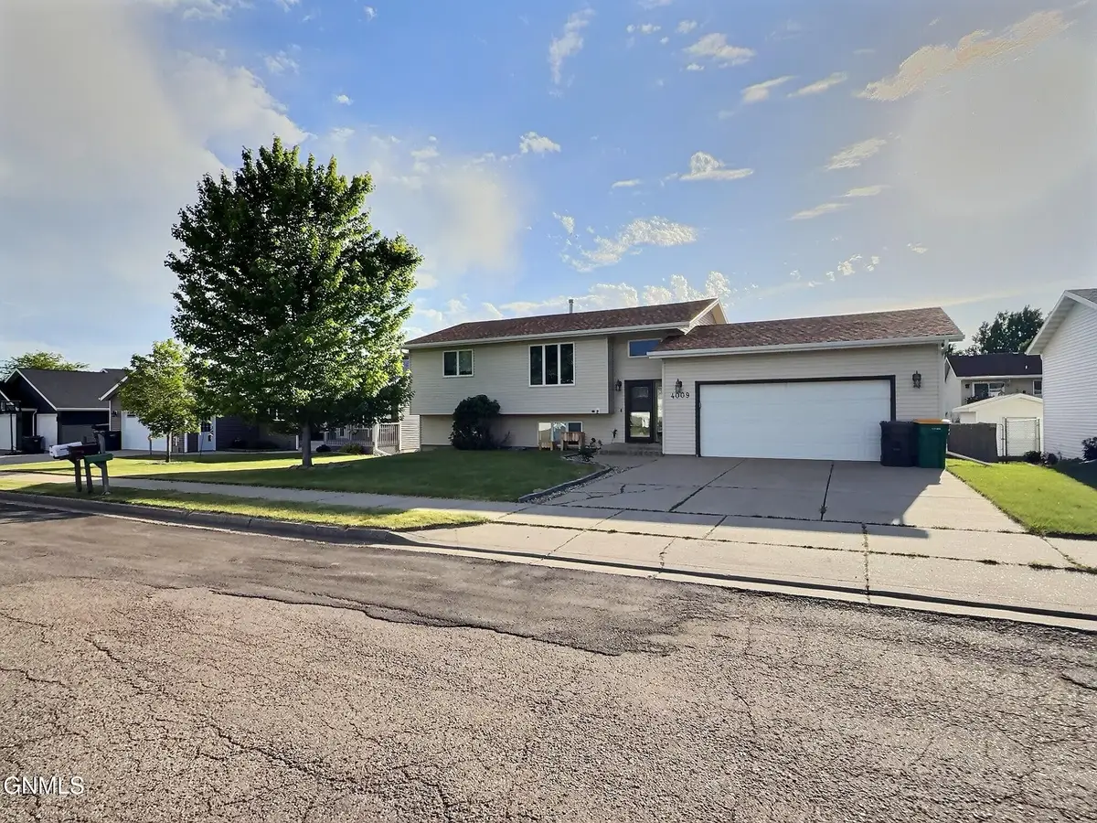 4009 36th Avenue Nw, Mandan, ND 58554 - #1