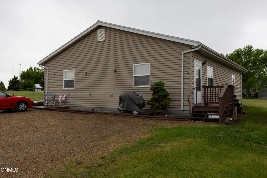705 & 707 Main Street, Underwood, ND 58576 - #3