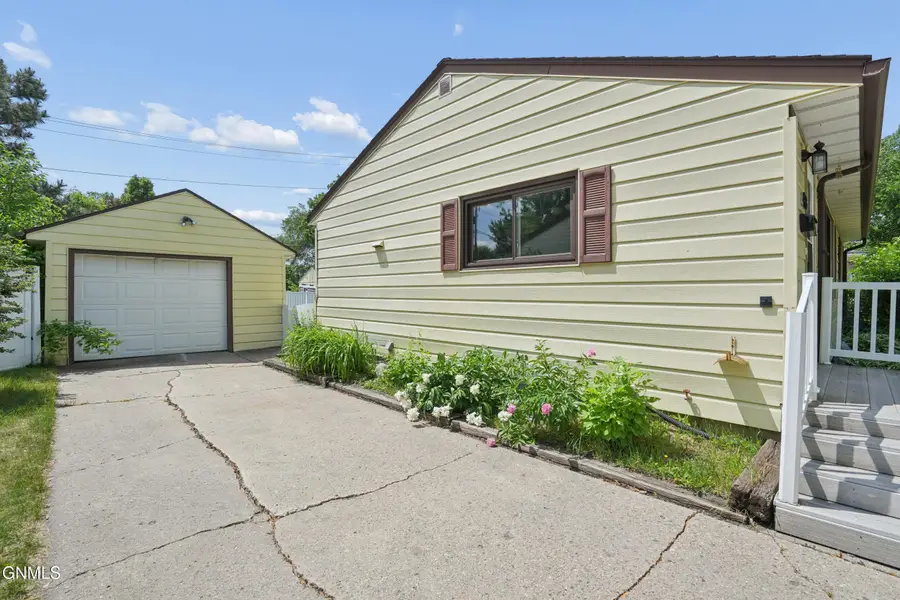 418 20th Avenue N, Fargo, ND 58102 - #3