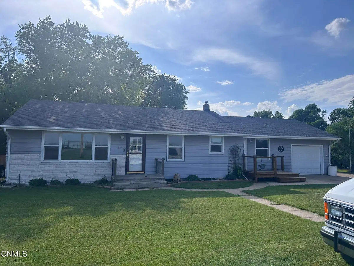2020 4th Avenue Sw, Jamestown, ND 58401 - #1