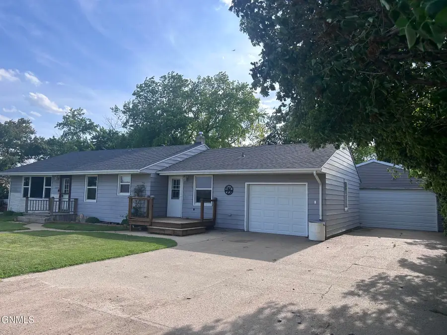 2020 4th Avenue Sw, Jamestown, ND 58401 - #2