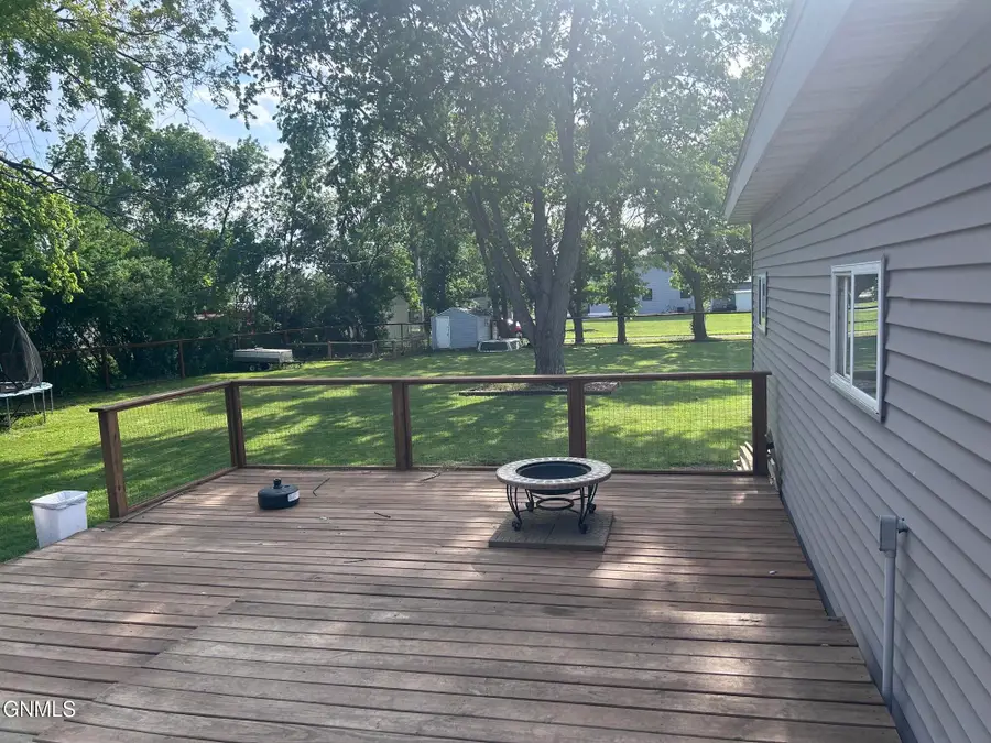2020 4th Avenue Sw, Jamestown, ND 58401 - #3