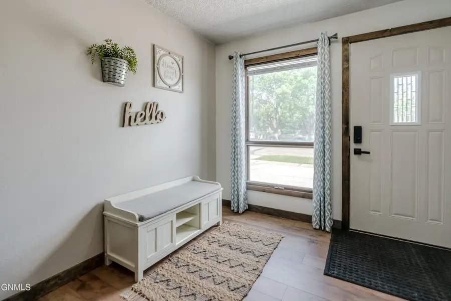1704 19th Street, Bismarck, ND 58501 - #2