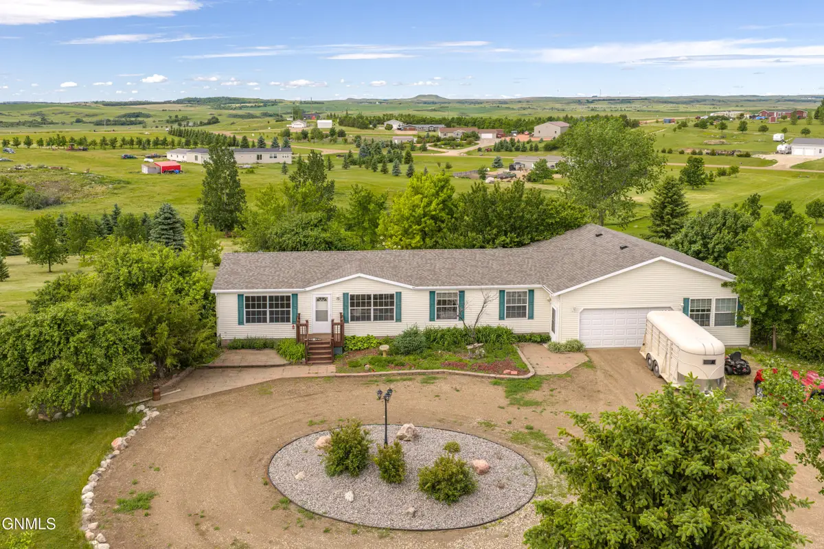 2588 Jonathan Drive N, Mandan, ND 58554 - #1