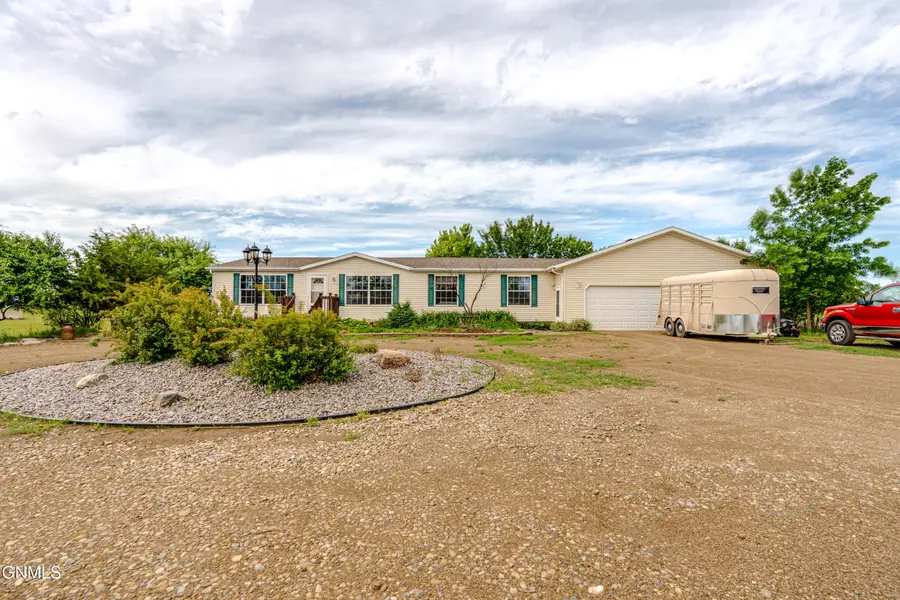 2588 Jonathan Drive N, Mandan, ND 58554 - #2