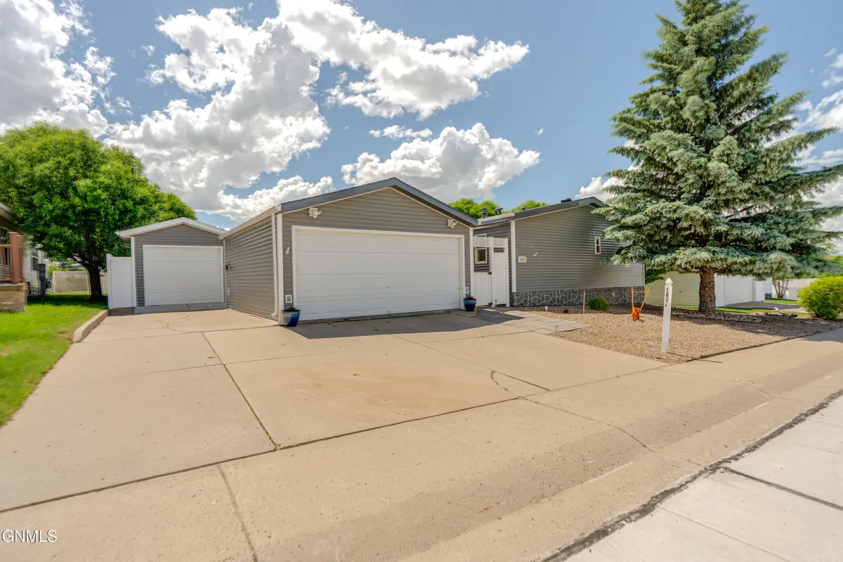 1837 Valley Loop, Bismarck, ND 58503 - #1