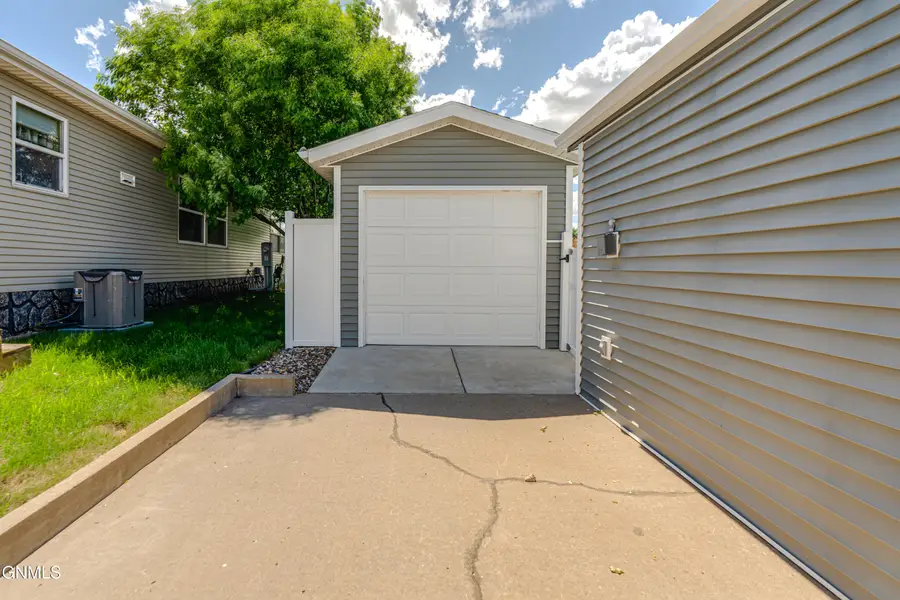 1837 Valley Loop, Bismarck, ND 58503 - #2