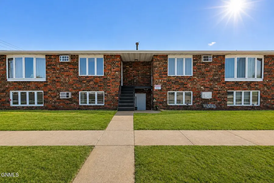 121 Sweet Avenue E #3, Bismarck, ND 58504 - #2