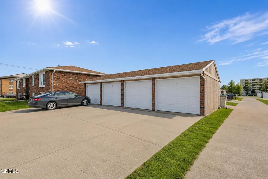 121 Sweet Avenue E #3, Bismarck, ND 58504 - #3