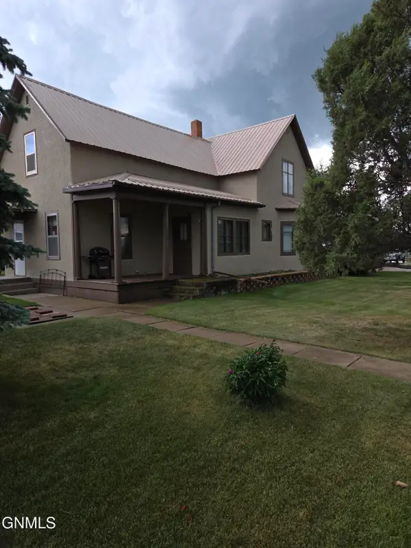 110 Elm Avenue W, Glen Ullin, ND 58631