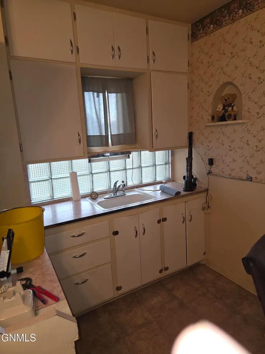 110 Elm Avenue W, Glen Ullin, ND 58631 - #2