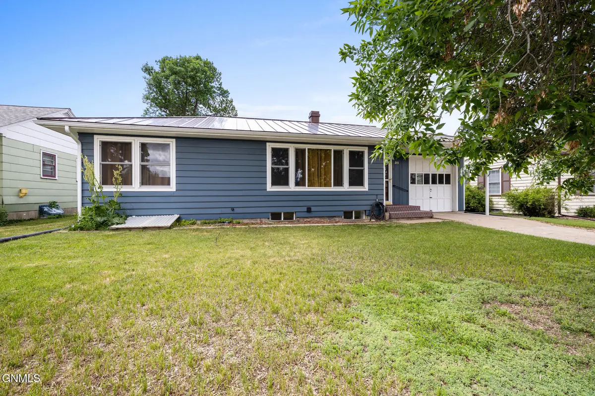 213 7th Street Ne, Watford City, ND 58854 - #1