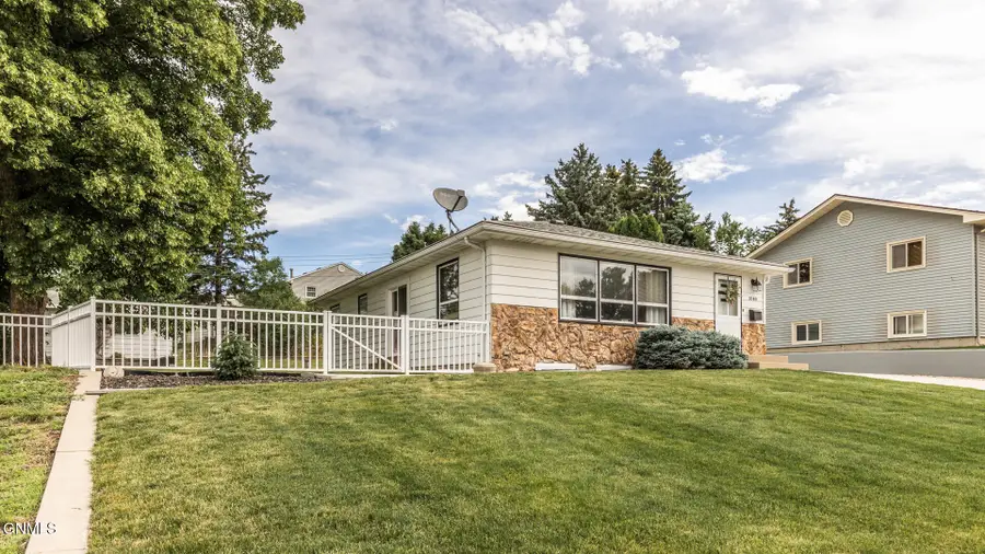 1048 Avenue B W, Bismarck, ND 58501 - #3