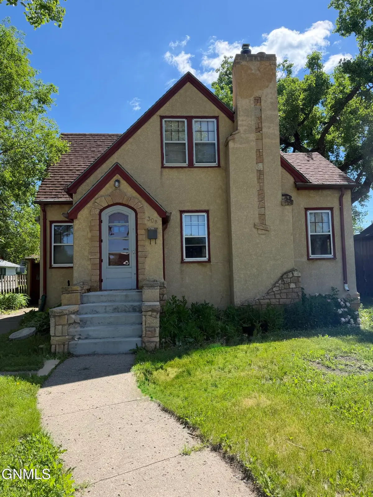308 6th Avenue Ne, Jamestown, ND 58401 - #1