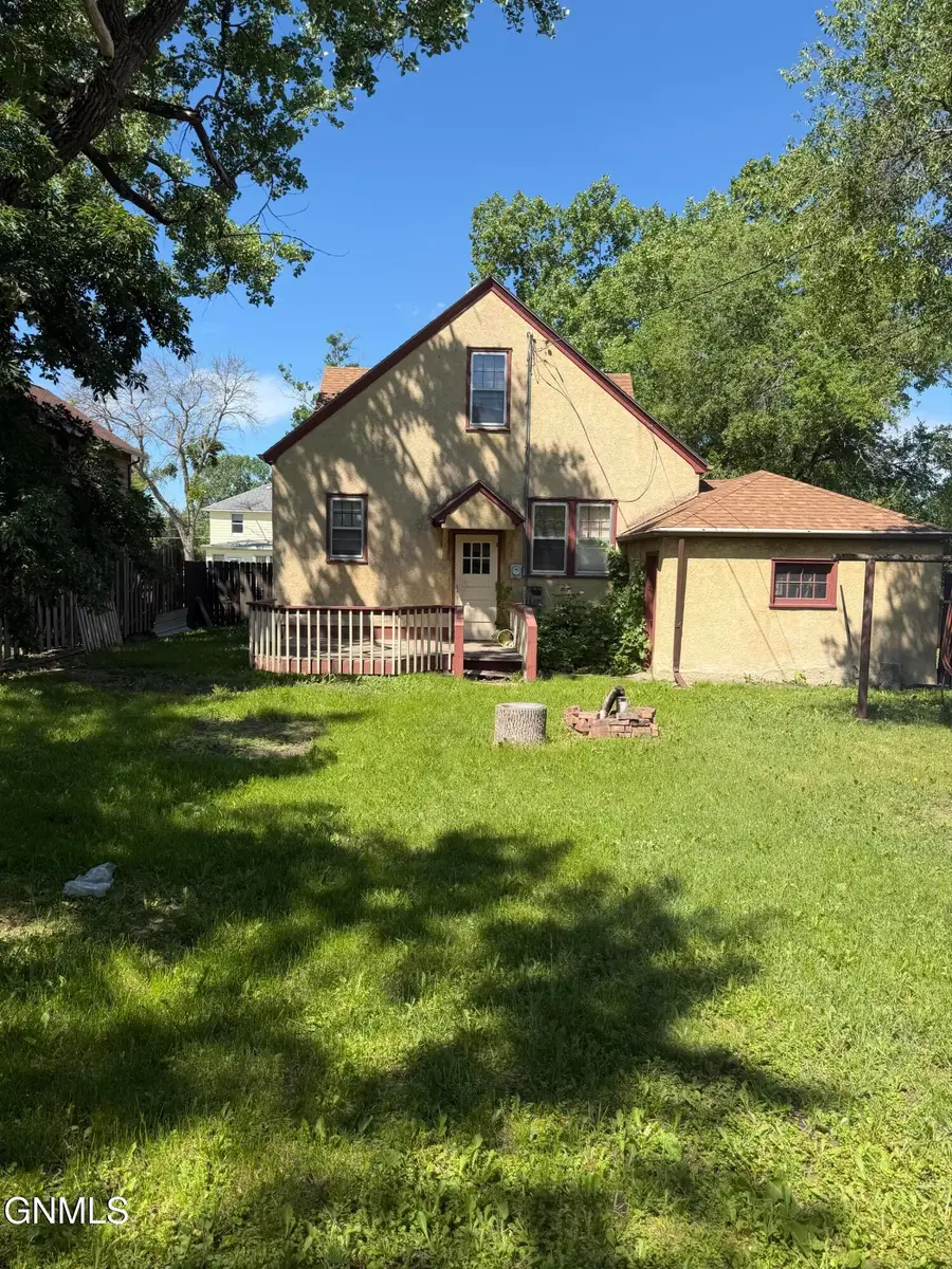 308 6th Avenue Ne, Jamestown, ND 58401 - #3