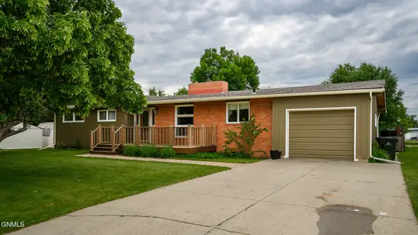 403 3rd Street Nw, Hazen, ND 58545