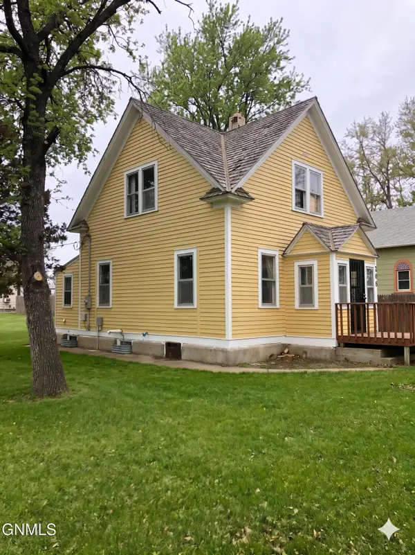 206 2nd Avenue E, Zap, ND 58580
