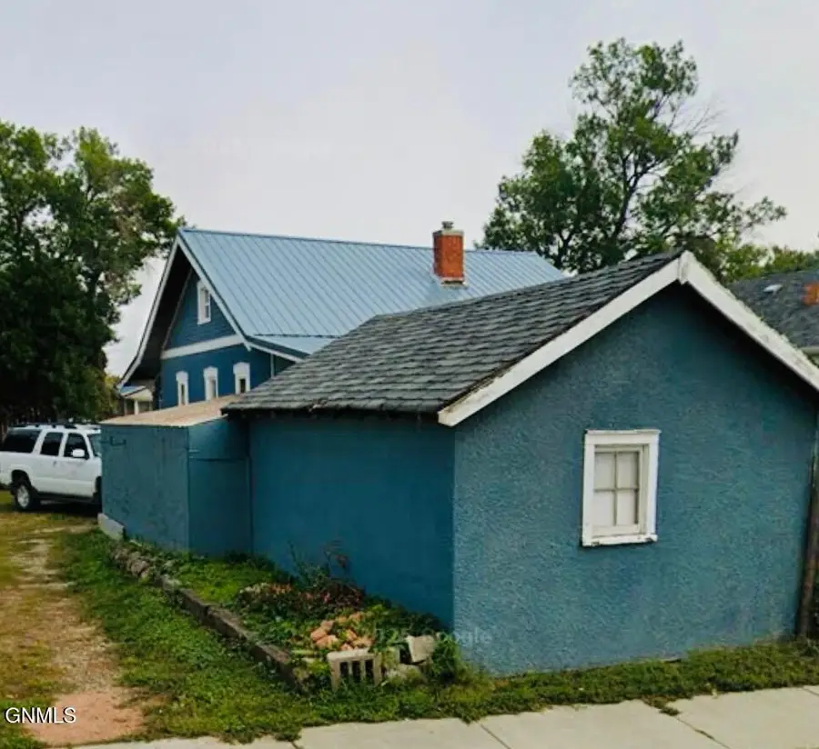 417 Washington Avenue, Williston, ND 58801 - #2
