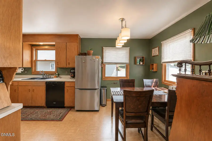 2214 E Ave E, Bismarck, ND 58501 - #3