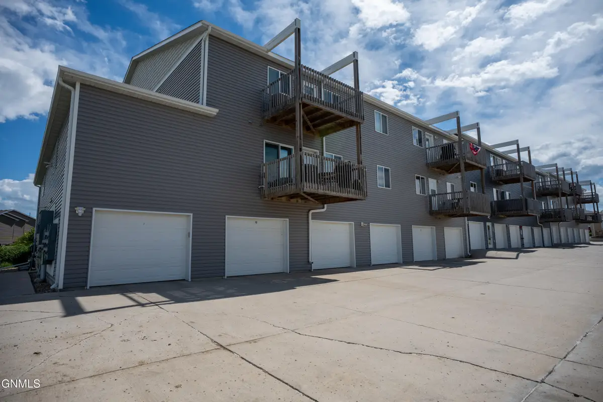 829 Canada Avenue #27, Bismarck, ND 58503 - #1