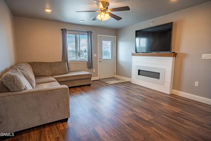 829 Canada Avenue #27, Bismarck, ND 58503 - #3