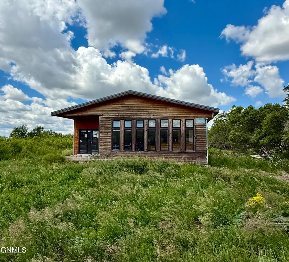 5517 Ronan Avenue, Williston, ND 58801 - #1