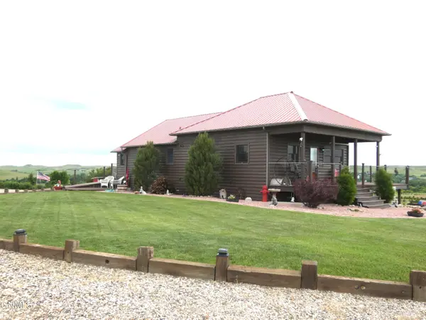 8020 6th Avenue Se, Linton, ND 58552