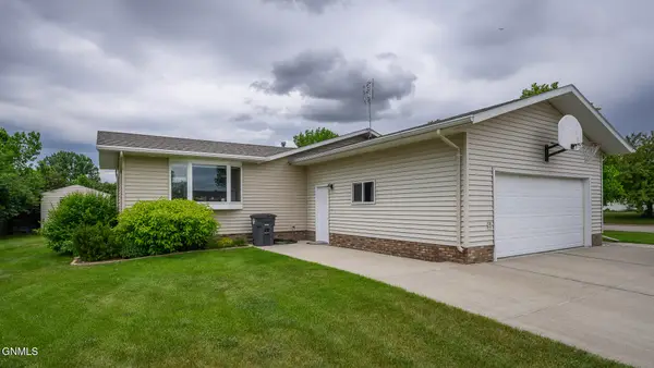 1231 Meadowbrook Drive, Washburn, ND 58577