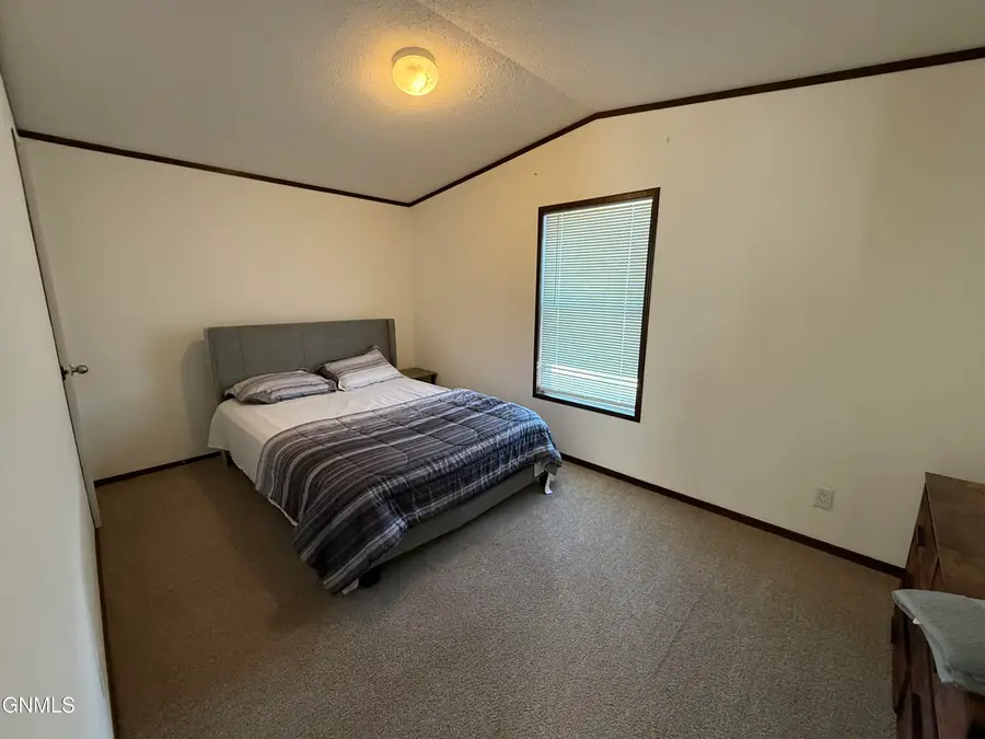 1011 5th Avenue Se, Watford City, ND 58854 - #2