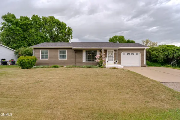 72 Benteen Drive, Lincoln, ND 58504