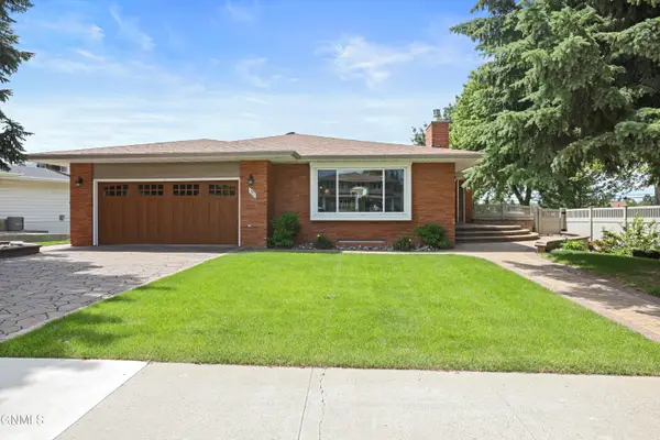 1301/1305 4th Avenue E, Williston, ND 58801
